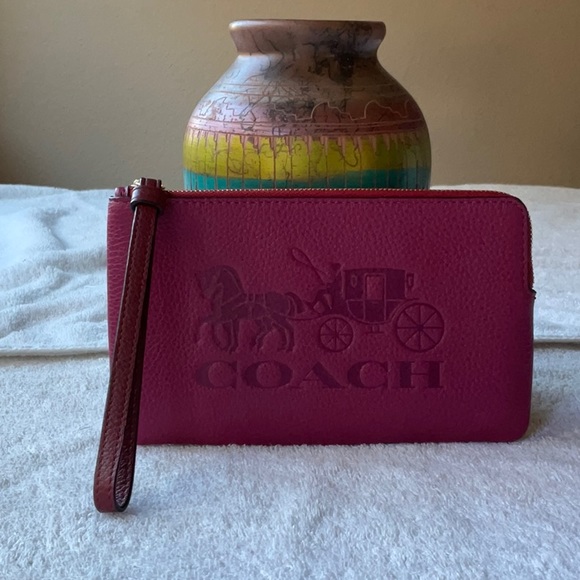 🐴 COACH LARGE CORNER WRISTLET WITH HORSE AND CARRIAGE 🐴 - Picture 14 of 16